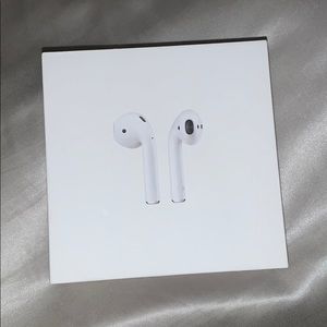 AirPods with Wireless Charging Case